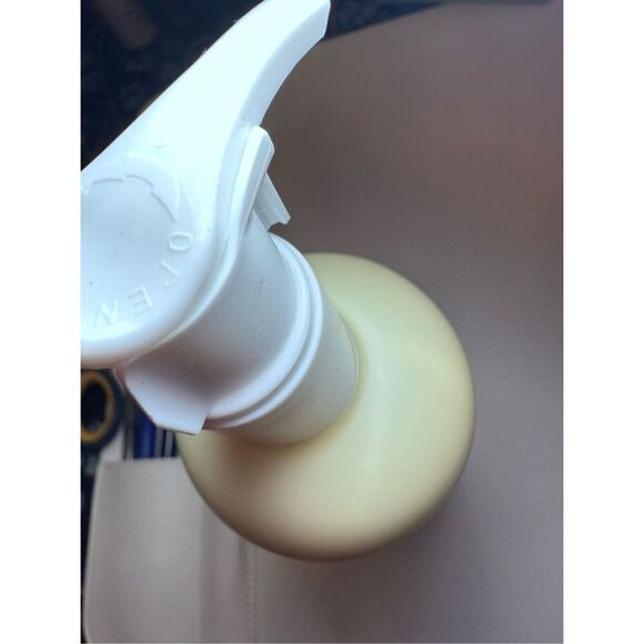 Kiehl's Creme de Corps 250ml - Picture 3 of 4